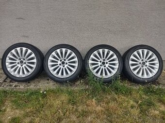{60}  Hliníkové disky + letné pneumatiky 235/45 R17 z Ford M
