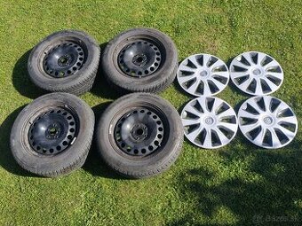 Zimné pneumatiky s diskami a puklicami, rozmer 215/65 R17