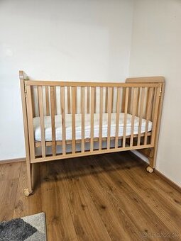 Detska bukova postielka s madracom a prislusenstvom