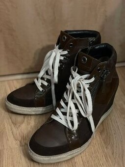 Dámske topánky na platforme