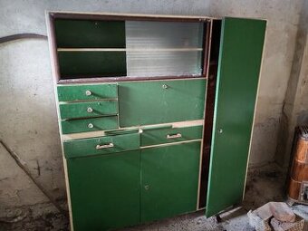 Darujem za odvoz kredenc