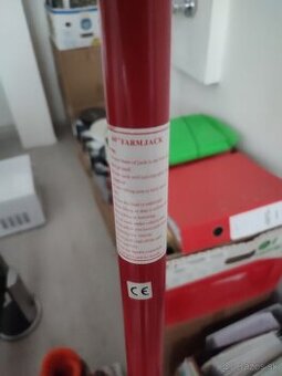 Univerzálny hrebeňový zdvihák (Farm Jack / Hi-Lift)