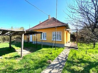 Predaj- dom s pekným pozemkom Dubník /20 km/ N. Zámky
