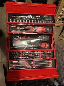 Kovovy kufrík s náradím