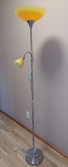 Minimálne používaná stojaca lampa
