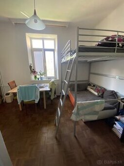 Vyvysena postel poschodova IKEA