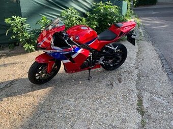 HONDA CBR600RR 2024 Október