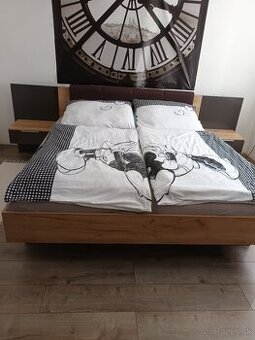 Manželská posteľ s madracmi
