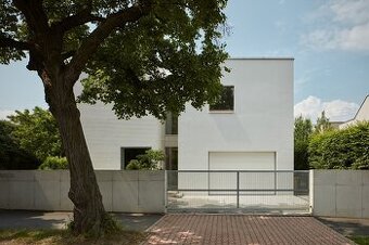 Manželský pár hľadá rodinný dom - TRNAVA a OKOLIE