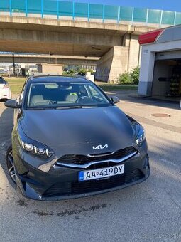 KIA Ceed SW 1.5 T-GDI, GOLD + LED Pack, 10/2023, 14 000 km