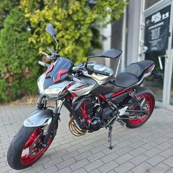 Kawasaki Z650 35kw + Akrapovič A2 - iba 4800 km v záruke.