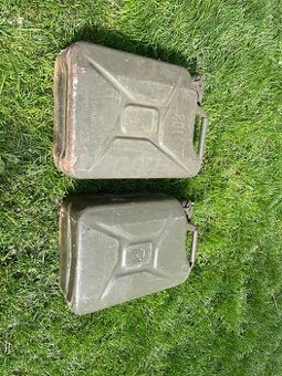 Predám  vojenské kanistre bandasky