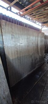 Garážová brana , konštrukcia zelezna a obal je hlinik