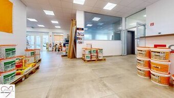 Obchodné, administratívne, priestory, showroom v exponovanej