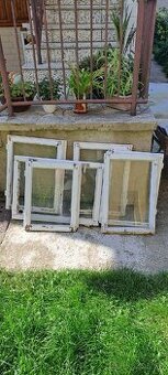 Darujem 6x male a 2x velke okna na hospodarsku budovu.