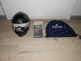 Predam krasnu novu karbonovu moto prilbu znacky SHARK SPARTA