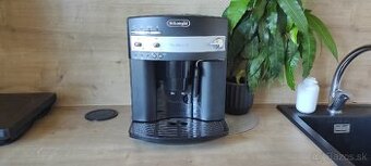 Predám automatický kávovar De'Longhi Magnifica ESAM 3000.B