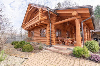 Luxusná zrubová chata s druhou murovanou stavbou – Posádka, 