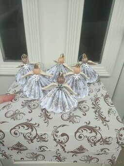 Anjeliky biele s potlačou vločiek