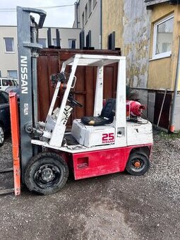 NISSAN 25