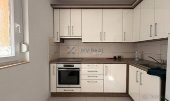 Príjemné bývanie; 2 izbový byt v centre Nových Zámkov