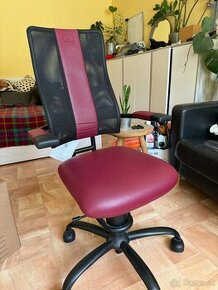 Predám ergonomickú stoličku Spinalis HACKER uplne novú