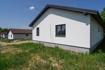 NOVOSTAVBA S VEĽKORYSÝM POZEMKOM PRI KOŠICIACH, 950 m², VAJK