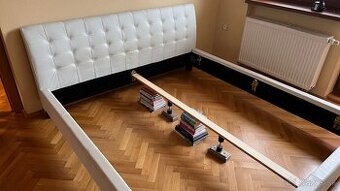 Predám štýlovú manželskú posteľ – biela koža, 180 cm