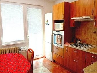 Rezervovaný.....Predám 3 izbový byt v Petržalke