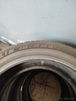 235/45 R 18
