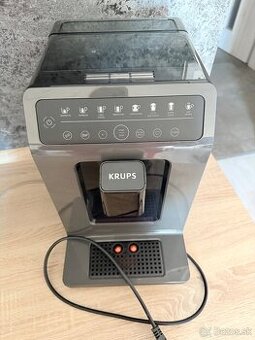 Predám automatický kávovar – super stav + darujem kávy