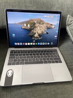 MacBook Pro 13" (2017) – výborný stav, bez poškodení