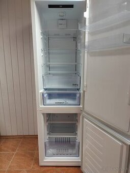 Monoklimaticka chladnička