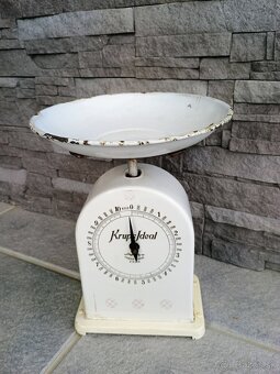 starizitne Vahy a medena nadoba