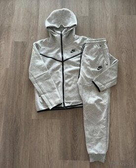 Nike Tech Fleece Sivá