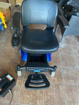 Invalidný elektrický vozik