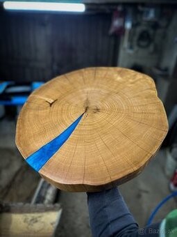 Javorový stôl s epoxidom