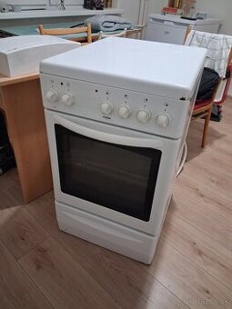 elektrický sporák na 380V.