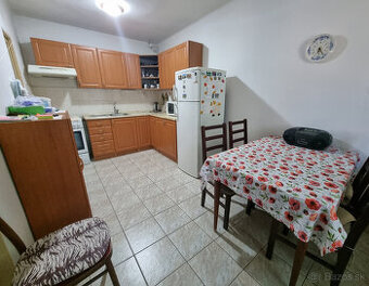 ZNÍŽENÁ CENA - 4 IZBOVÝ BYT s LOGGIOU 78 m2 PIEŠŤANY -VOĽNÝ