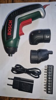 Bosch IXO + excentrický a uhlový nadstavec