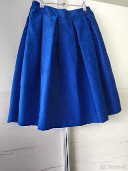 Modrá midi sukňa s kvetinovým vzorom