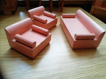 Predáme pre bábiky rôzny drevený maľovaný nabytok