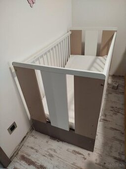 Postieľka s matracom a posteľním