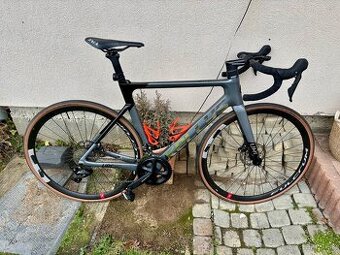 Cestný bicykel Kellys URC 50 2025, veľkosť M