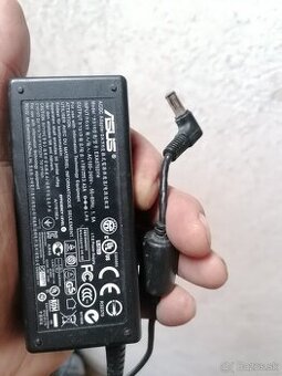 Predám rôzne nabíjačky na notebooky a tlačiarne