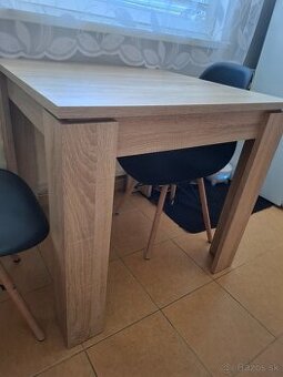 Predám kuchynský stôl a dve stoličky