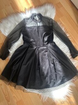 Čierne krajkove saty vzadu na zips a gombík vel. 140