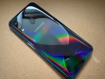 Samsung Galaxy A40 64GB, ako nový, nabíjačka + obal