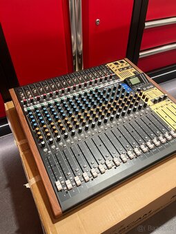 TASCAM Model 24