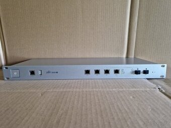 UniFi USG-PRO-4